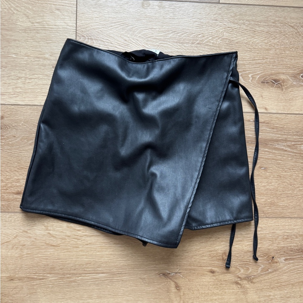 Abercrombie & Fitch Black Faux Leather Skort